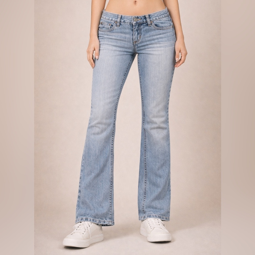 Vintage Y2K American Eagle Jeans 2000s Low Rise Jeans 2 light wash Flare Bootcut